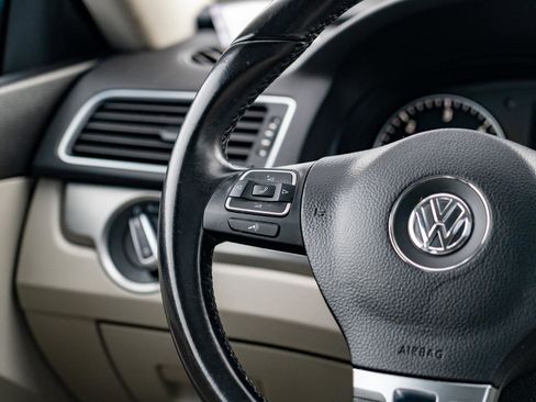 Used 2015 Volkswagen Passat TDI SE image 23