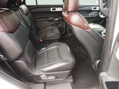 Used 2020 Ford Explorer Platinum w/ Premium Technology Package AWD/4WD image 18