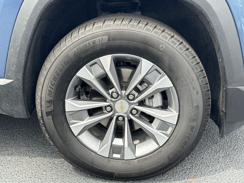 Used 2025 Chevrolet Equinox LT AWD/4WD image 13