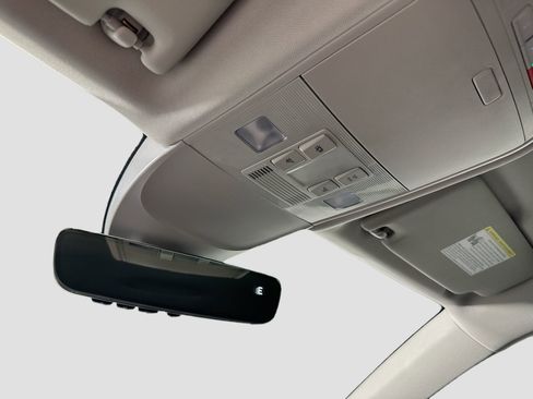 Used 2022 Volkswagen Taos SE w/ IQ.Drive SE Package image 18