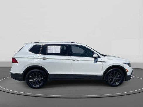 Used 2023 Volkswagen Tiguan SE AWD/4WD image 3