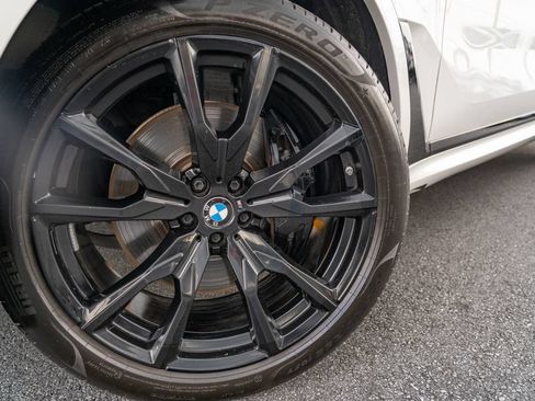 Used 2023 BMW X7 xDrive40i w/ M Sport Package AWD/4WD image 3