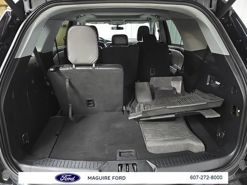 Used 2022 Ford Explorer XLT w/ Equipment Group 202A image 16