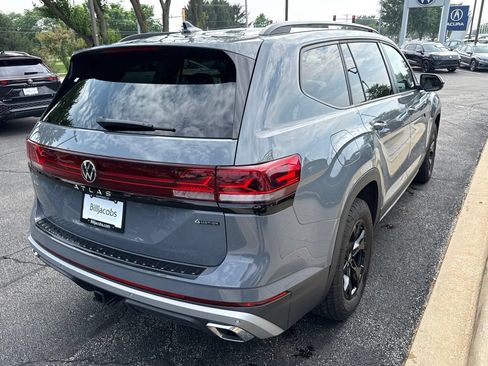 Used 2024 Volkswagen Atlas Peak Edition SEL AWD/4WD image 6