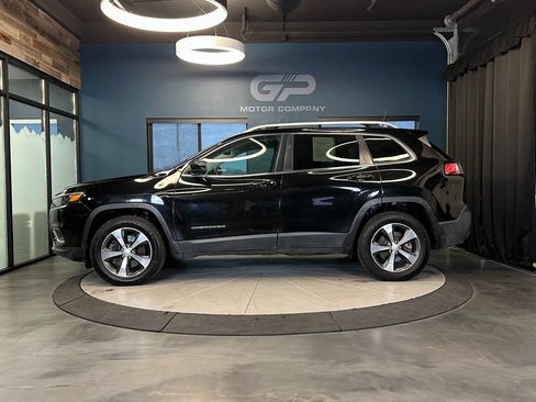 Used 2019 Jeep Cherokee Limited AWD/4WD image 6