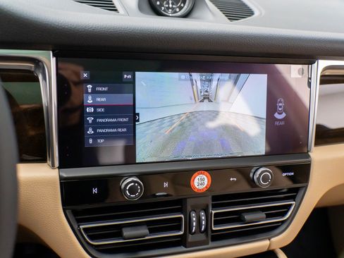 New 2026 Porsche Macan image 27