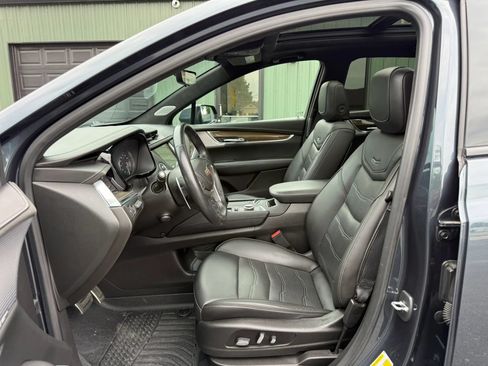 Used 2021 Cadillac XT5 Sportv w/ Platinum Package AWD/4WD image 2