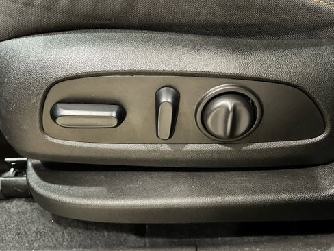 Used 2021 Chevrolet Equinox LT image 19