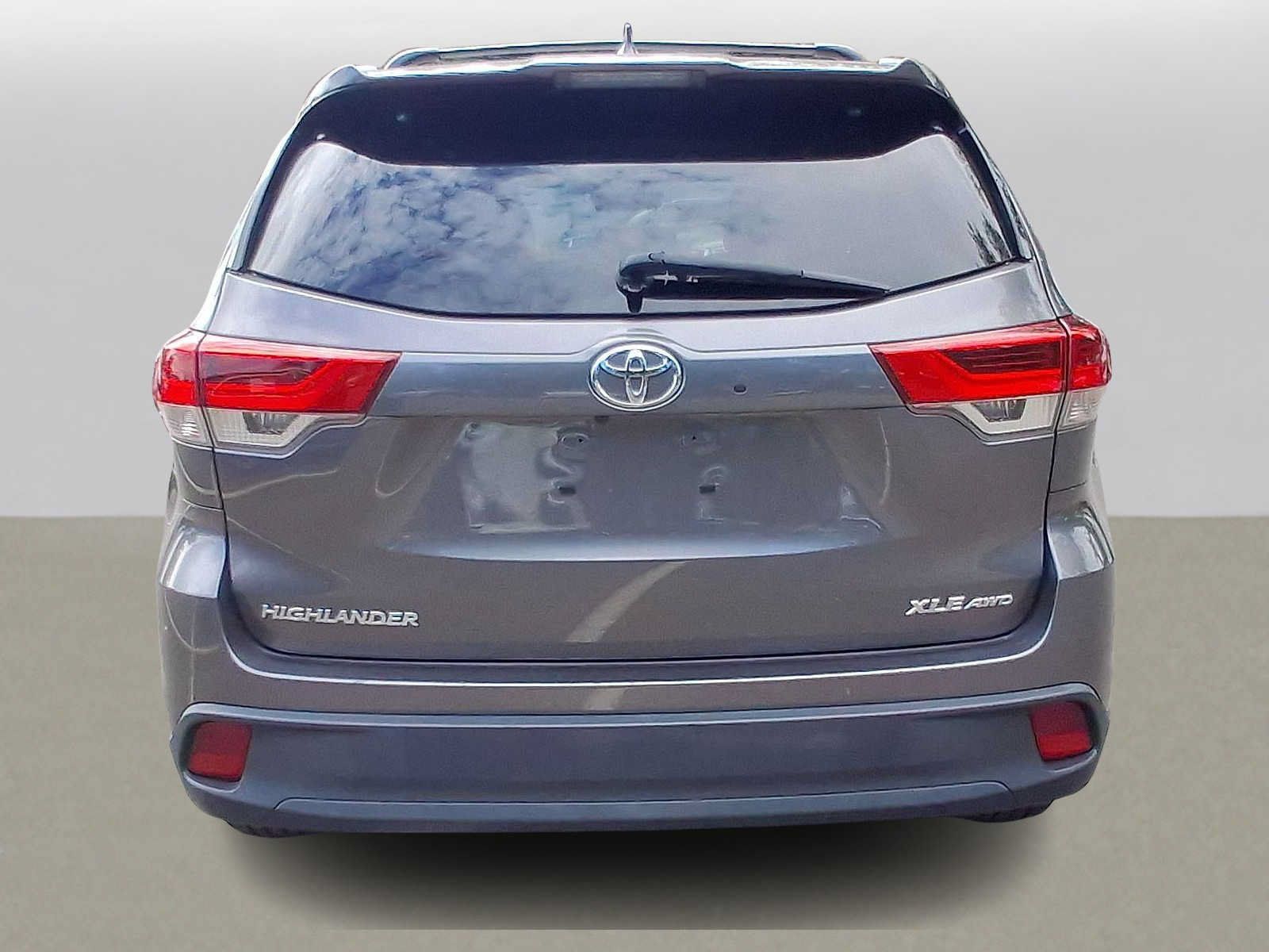 Used 2019 Toyota Highlander XLE AWD/4WD image 29