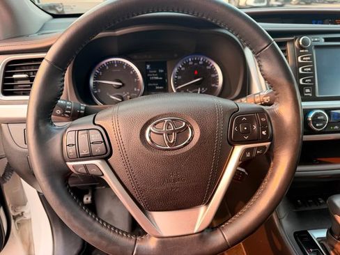 Used 2017 Toyota Highlander Limited Platinum AWD/4WD image 15