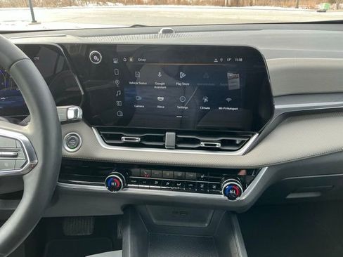 Used 2025 Chevrolet Equinox LT w/ Convenience Package II image 28