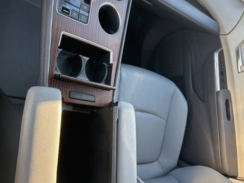 Used 2023 Toyota Sienna XLE image 21