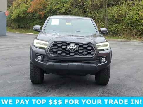 Used 2020 Toyota Tacoma TRD Off-Road image 2