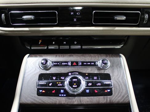 Used 2023 Lincoln Aviator Reserve w/ Equipment Group 201A AWD/4WD image 18