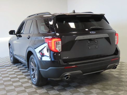 Used 2023 Ford Explorer XLT w/ Equipment Group 202A RWD image 3