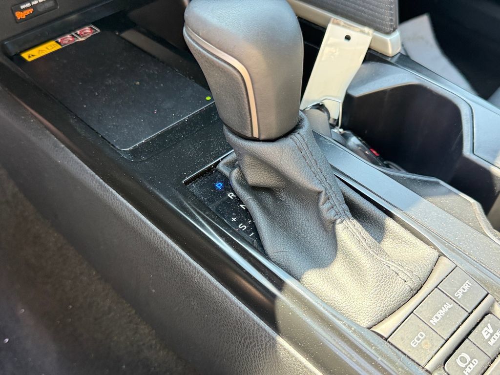 Used 2026 Toyota Camry SE FWD image 31
