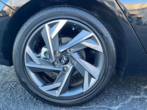 Certified 2024 Hyundai Elantra Limited image 9