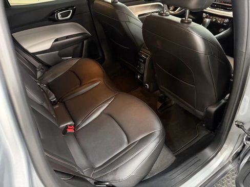 Certified 2024 Jeep Compass Limited image 34