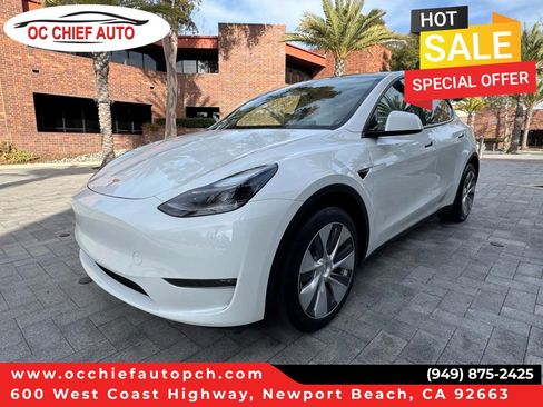 Used 2024 Tesla Model Y Long Range AWD/4WD image 1