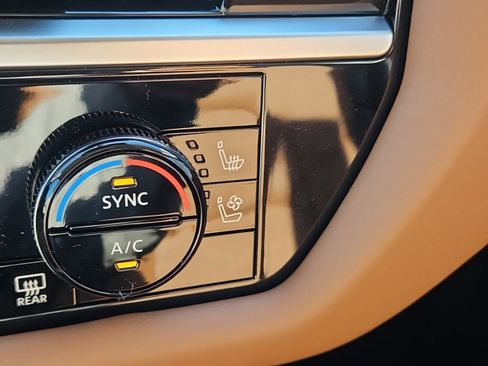 New 2025 Nissan Pathfinder Platinum w/ Cargo Package image 13