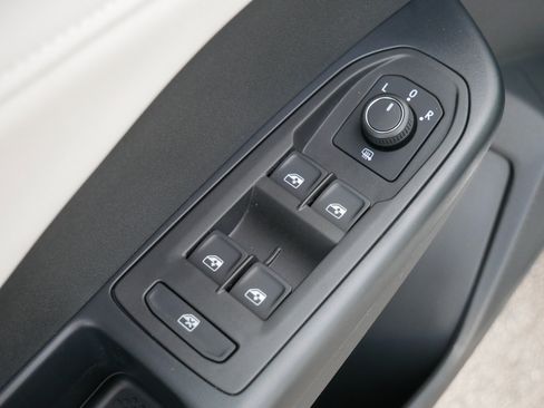 New 2025 Volkswagen Taos SE image 7