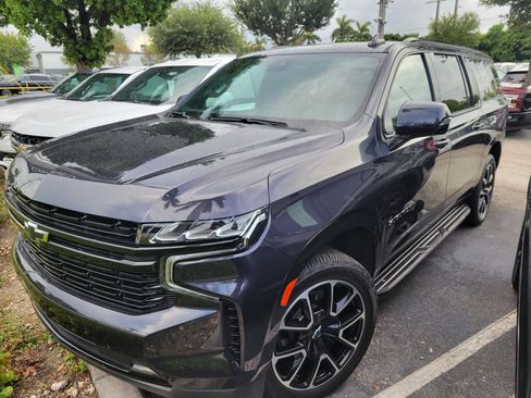 Used 2023 Chevrolet Suburban RST w/ Luxury Package RWD image 2