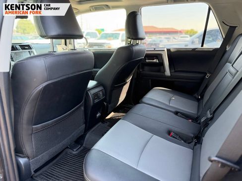 Used 2022 Toyota 4Runner SR5 Premium w/ Moonroof Package AWD/4WD image 31