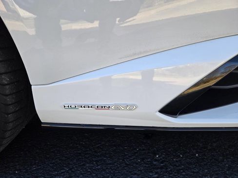 Used 2024 Lamborghini Huracan EVO image 15