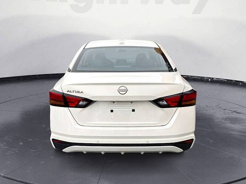 Used 2025 Nissan Altima 2.5 SV image 4