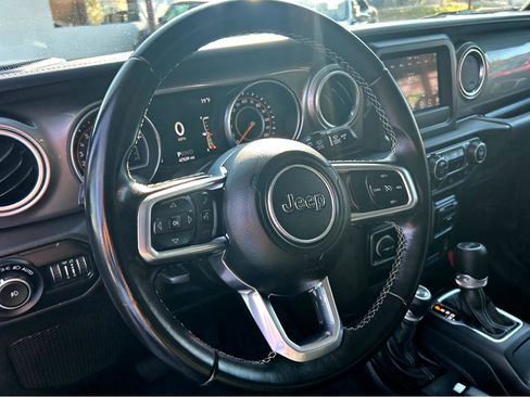 Used 2020 Jeep Wrangler Unlimited Sahara image 20