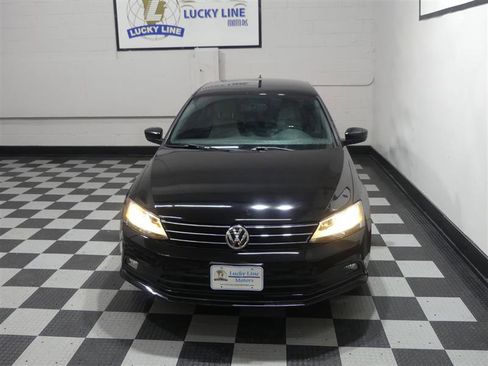 Used 2016 Volkswagen Jetta Sport image 3