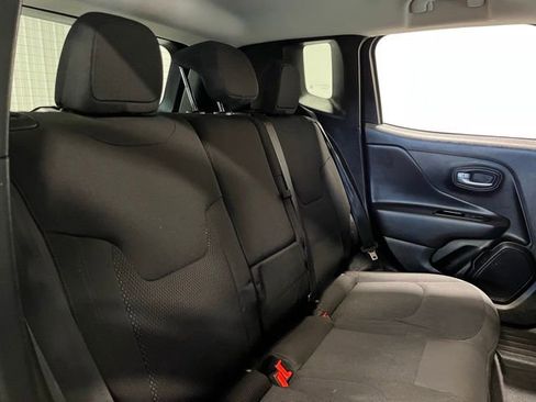 Used 2019 Jeep Renegade Altitude w/ Quick Order Package 2XM image 13