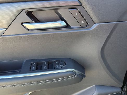 Used 2025 GMC Acadia Elevation w/ Elevation Premium Package image 17