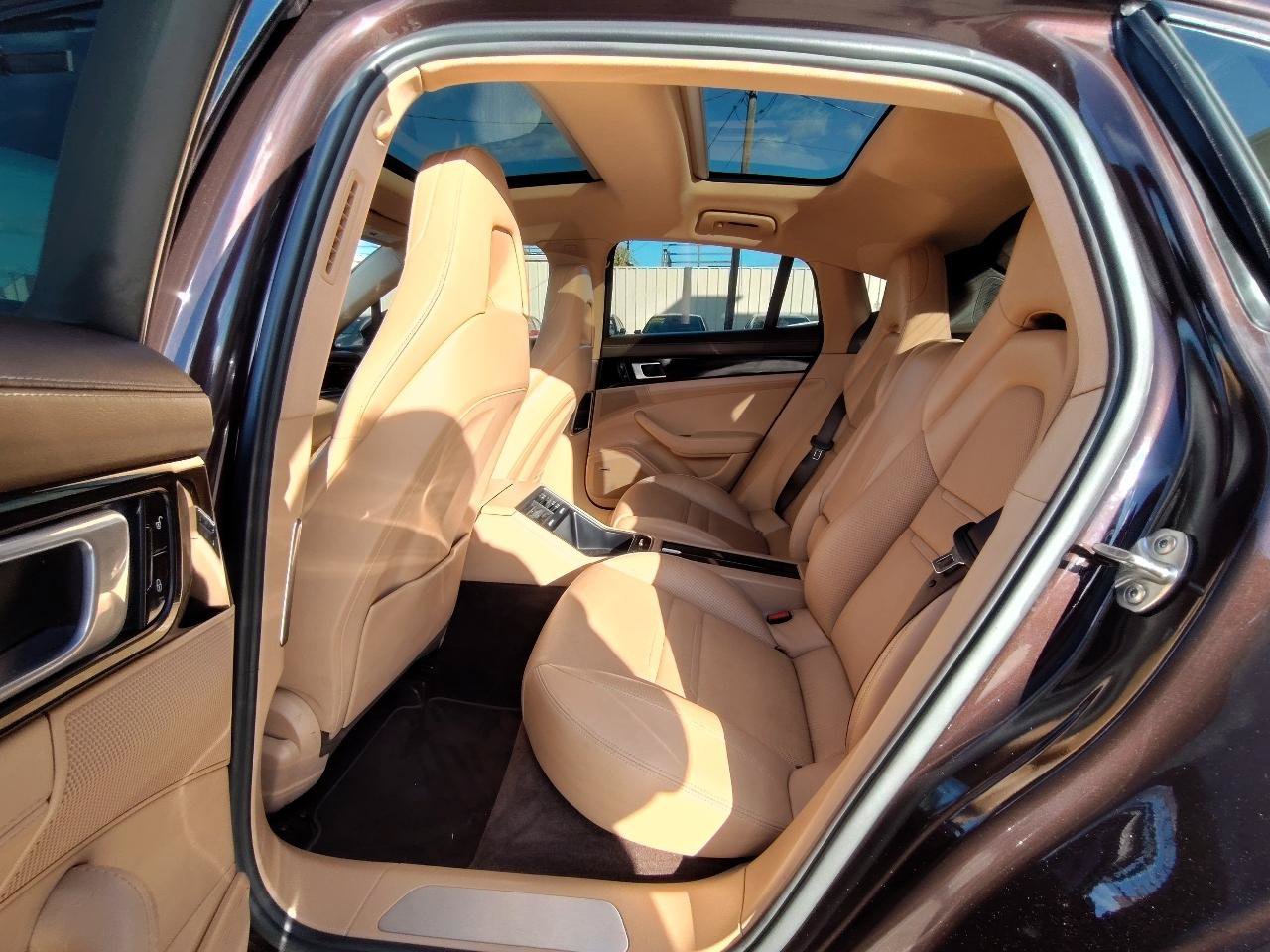 Used 2018 Porsche Panamera RWD image 40