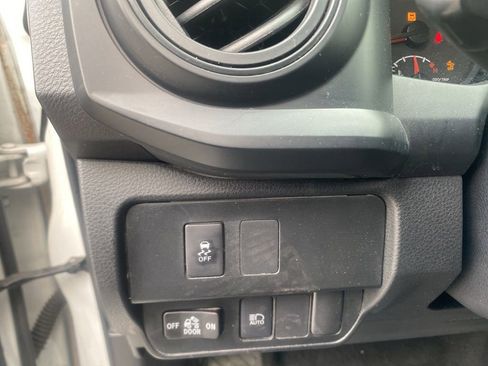 Used 2022 Toyota Tacoma SR w/ SR Convenience Package image 12