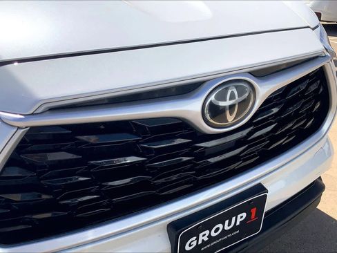 Used 2021 Toyota Highlander XLE image 37