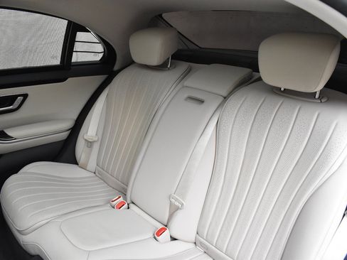 Used 2022 Mercedes-Benz S 500 4MATIC w/ AMG Line Package image 17