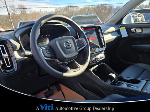 Used 2025 Volvo XC40 B5 Core w/ Protection Package Premier image 12