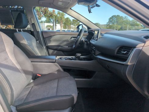 Used 2023 Nissan Rogue SV image 31