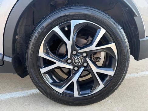 Used 2018 Toyota C-HR XLE image 25