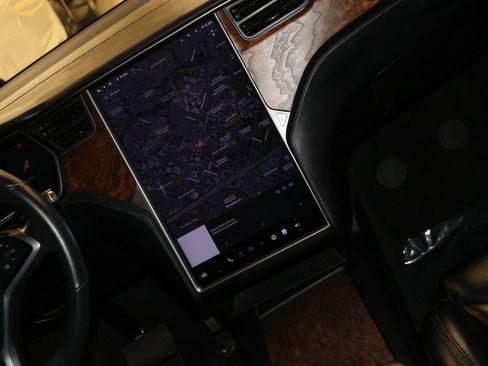 Used 2020 Tesla Model X image 32