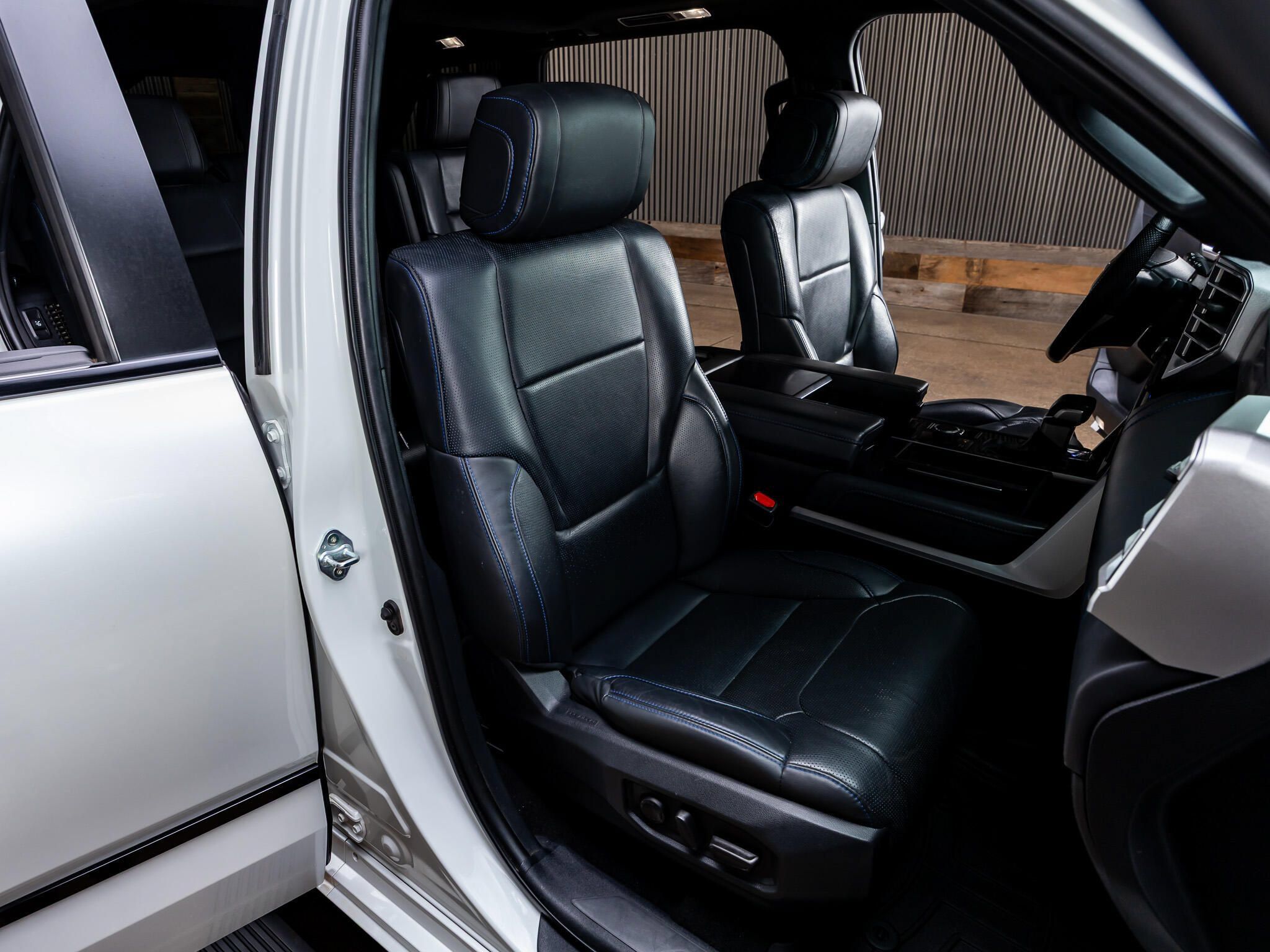 Used 2024 Toyota Sequoia Platinum AWD/4WD image 27