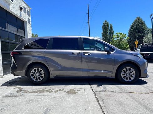 Used 2021 Toyota Sienna LE FWD image 5