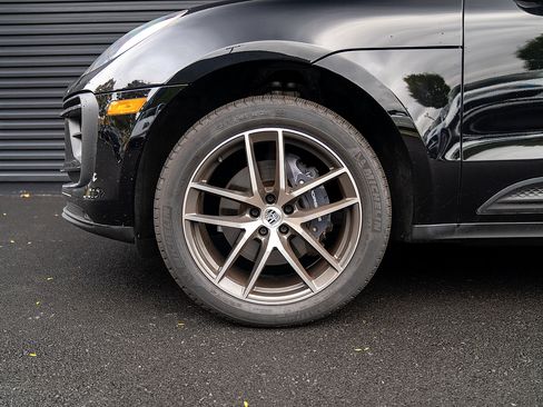 Certified 2025 Porsche Macan image 23