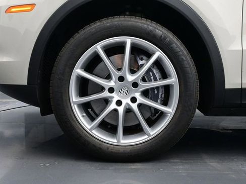 Used 2021 Porsche Cayenne image 6