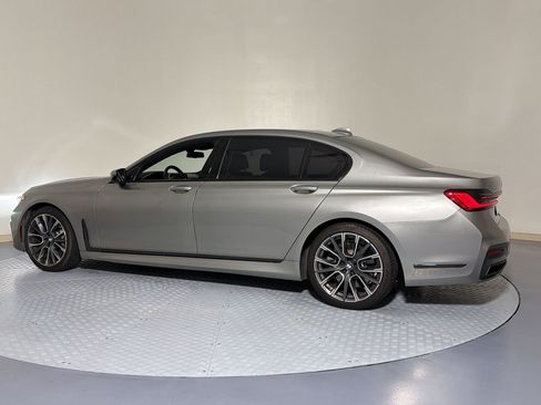 Used 2022 BMW 750i xDrive w/ Luxury Rear Seating Package AWD/4WD image 3