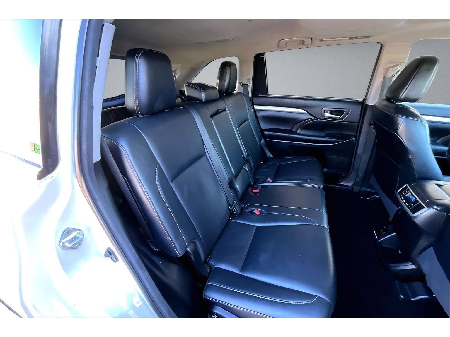 Used 2017 Toyota Highlander XLE w/ Carpet Mat Package AWD/4WD image 42