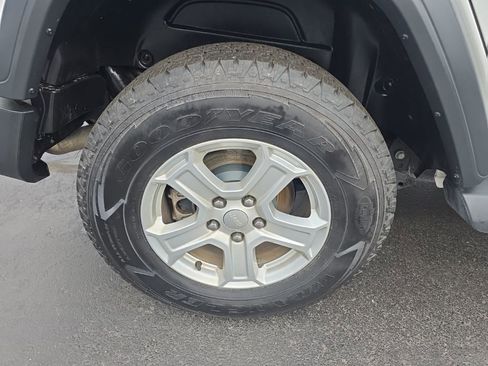 Used 2018 Jeep Wrangler Unlimited Sport S image 11