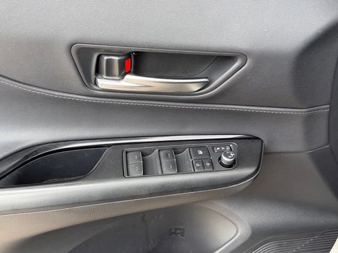 Used 2021 Toyota Venza LE w/ Carpet Mat Package (TMS) AWD/4WD image 24