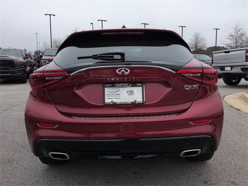 Used 2017 INFINITI QX30 Premium w/ Navigation Package image 5